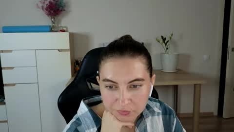 Alice online show from 10-10-25, 07:24