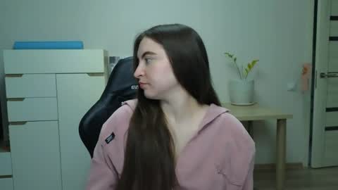 Alice online show from 04-19-26, 04:28