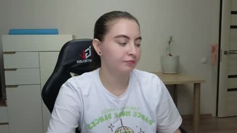 Alice online show from 04-23-26, 04:20