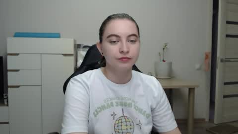 Snapshot of alice_________________________ chatting on 05-10-26, 04:34 Alice online show from 05-10-26, 04:34