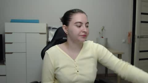 Snapshot of alice_________________________ chatting on 05-15-26, 06:37 Alice online show from 05-15-26, 06:37