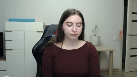 Snapshot of alice_________________________ chatting on 05-24-26, 02:22 Alice online show from 05-24-26, 02:22