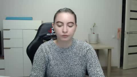 Snapshot of alice_________________________ chatting on 05-28-26, 04:15 Alice online show from 05-28-26, 04:15