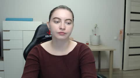 Snapshot of alice_________________________ chatting on 05-30-26, 03:42 Alice online show from 05-30-26, 03:42