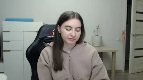 Snapshot of alice_________________________ chatting on 06-01-26, 01:35 Alice online show from 06-01-26, 01:35