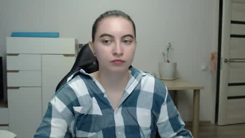 Snapshot of alice_________________________ chatting on 06-04-26, 02:01 Alice online show from 06-04-26, 02:01