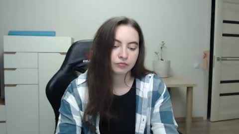 Snapshot of alice_________________________ chatting on 06-16-26, 07:27 Alice online show from 06-16-26, 07:27