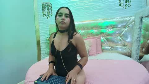 Snapshot of alice__bennett chatting on 04-06-26, 08:10 Alice online show from 04-06-26, 08:10