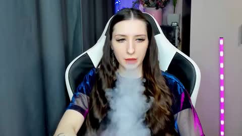 Snapshot of alice_bailey chatting on 10-06-25, 12:24 Alice online show from 10-06-25, 12:24