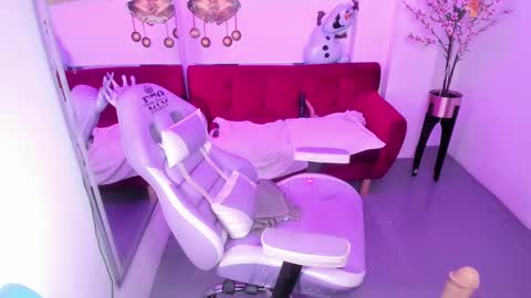 Alice  online show from 12-24-24, 05:13