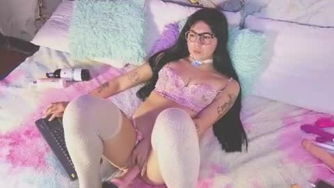 Mey online show from 07-18-26, 04:11