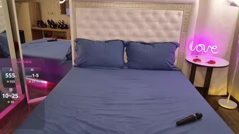 Snapshot of alice_gold__ chatting on 10-14-25, 12:33 Ur future wife Alice 8 pm - 4 am NY time online show from 10-14-25, 12:33