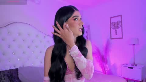 Snapshot of alice_graay_ chatting on 01-17-25, 05:42 Alice Graay online show from 01-17-25, 05:42