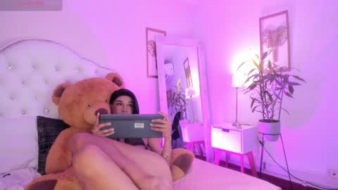 Snapshot of alice_graay_ chatting on 02-08-25, 05:40 Alice Graay online show from 02-08-25, 05:40