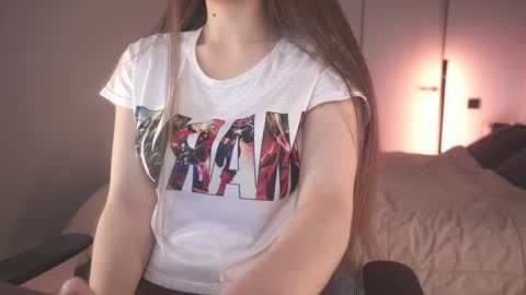 Snapshot of alice_kosmos chatting on 12-18-24, 06:03 Alice online show from 12-18-24, 06:03