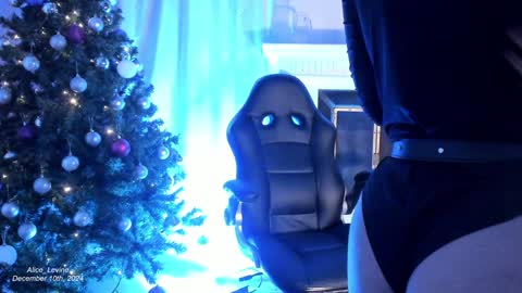 Alice  online show from 12-10-24, 10:05