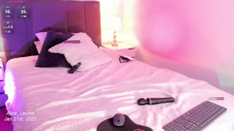 Alice  online show from 01-22-25, 12:48