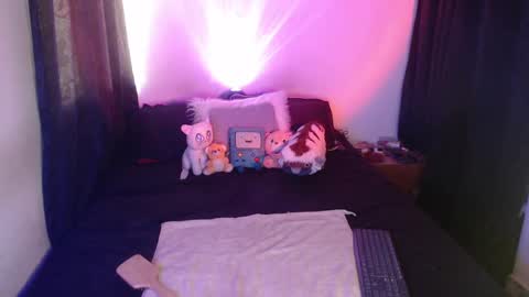 alice_m00nn online show from 12-17-24, 12:00