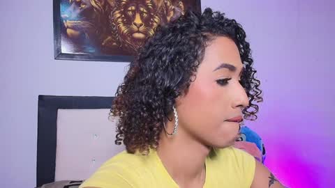 Snapshot of alice_massiel chatting on 12-21-24, 10:19 online show from 12-21-24, 10:19