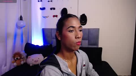 Snapshot of alice_massiel chatting on 11-26-25, 07:04 online show from 11-26-25, 07:04