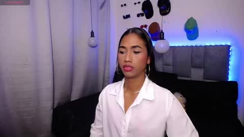 Snapshot of alice_massiel chatting on 11-28-25, 10:45 online show from 11-28-25, 10:45