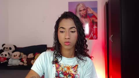 Snapshot of alice_massiel chatting on 12-01-25, 08:47 online show from 12-01-25, 08:47