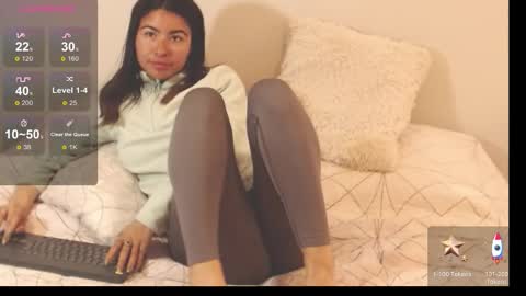 Snapshot of alice_middle01 chatting on 11-13-25, 05:23 Alice online show from 11-13-25, 05:23