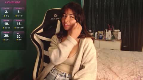 Snapshot of alice_middle01 chatting on 12-05-25, 06:26 Alice online show from 12-05-25, 06:26