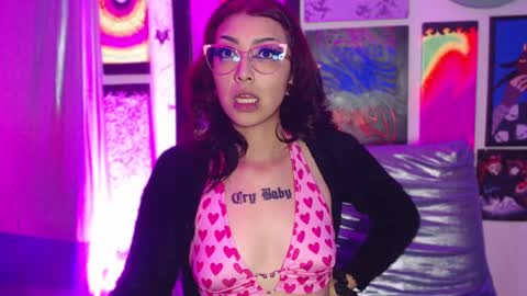 Snapshot of alice_phantom chatting on 01-14-25, 06:13 online show from 01-14-25, 06:13