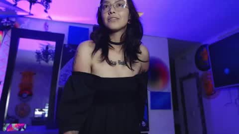 Snapshot of alice_phantom chatting on 01-23-25, 03:58 online show from 01-23-25, 03:58