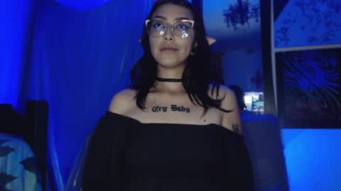 Snapshot of alice_phantom chatting on 01-23-25, 07:00 online show from 01-23-25, 07:00