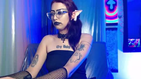 Snapshot of alice_phantom chatting on 03-05-25, 07:27 online show from 03-05-25, 07:27