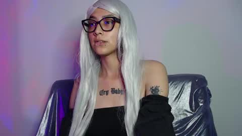 Snapshot of alice_phantom chatting on 12-21-25, 02:08 online show from 12-21-25, 02:08