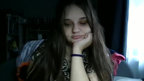 Snapshot of alice_shy14 chatting on 10-23-25, 06:13 Cristal online show from 10-23-25, 06:13