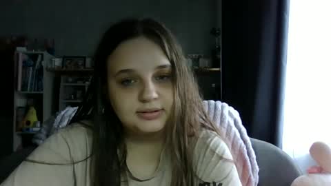 Snapshot of alice_shy14 chatting on 10-24-25, 08:22 Cristal online show from 10-24-25, 08:22