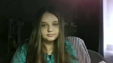 Snapshot of alice_shy14 chatting on 10-28-25, 05:44 Cristal online show from 10-28-25, 05:44