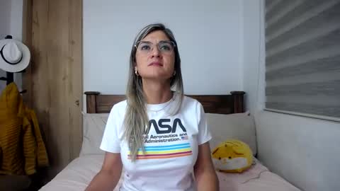 Snapshot of alice_shy29_ chatting on 01-18-25, 01:41 Alice shy online show from 01-18-25, 01:41