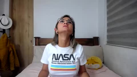 Snapshot of alice_shy29_ chatting on 01-18-25, 04:48 Alice shy online show from 01-18-25, 04:48