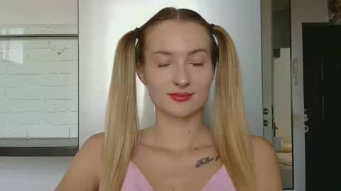 Snapshot of alice_sweet_01 chatting on 09-11-25, 11:10 Alice online show from 09-11-25, 11:10