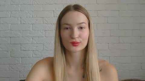 Snapshot of alice_sweet_01 chatting on 09-30-25, 11:04 Alice online show from 09-30-25, 11:04