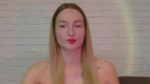 Snapshot of alice_sweet_01 chatting on 10-26-25, 04:24 Alice online show from 10-26-25, 04:24