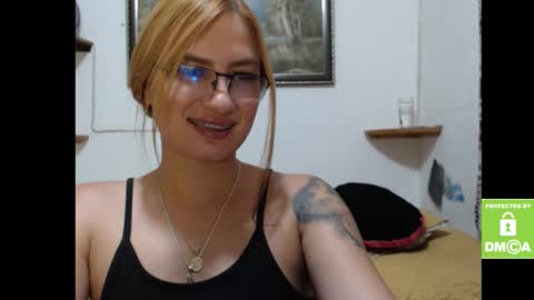 Snapshot of alice_trinity chatting on 11-25-25, 04:12 Alice online show from 11-25-25, 04:12