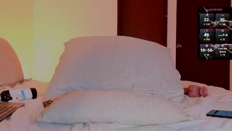 Snapshot of alicebenette chatting on 05-10-26, 11:10 Alice Benette online show from 05-10-26, 11:10