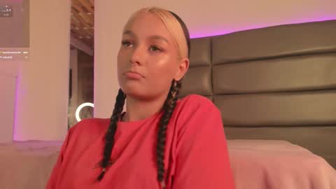 Snapshot of aliceclark__ chatting on 10-16-25, 11:00 Alice  online show from 10-16-25, 11:00