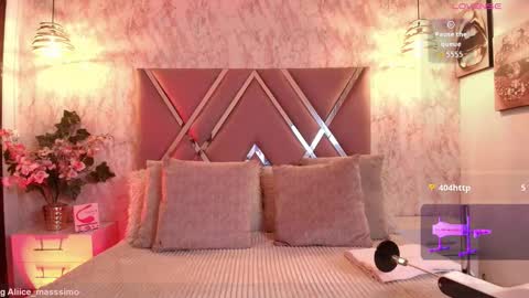 Snapshot of alicee1_ chatting on 10-07-25, 07:11 Aliice online show from 10-07-25, 07:11