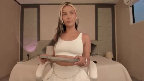 alicee_clark_ online show from 03-25-26, 12:00