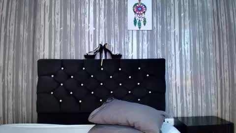 alicee_moonn online show from 12-20-25, 01:02