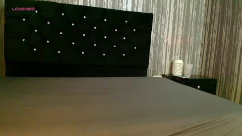 alicee_moonn online show from 04-23-26, 07:05