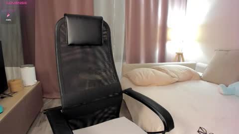 Snapshot of aliceevan chatting on 11-13-25, 02:16 Daniella online show from 11-13-25, 02:16