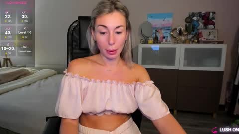 Snapshot of aliceevan chatting on 12-15-25, 03:33 Daniella online show from 12-15-25, 03:33